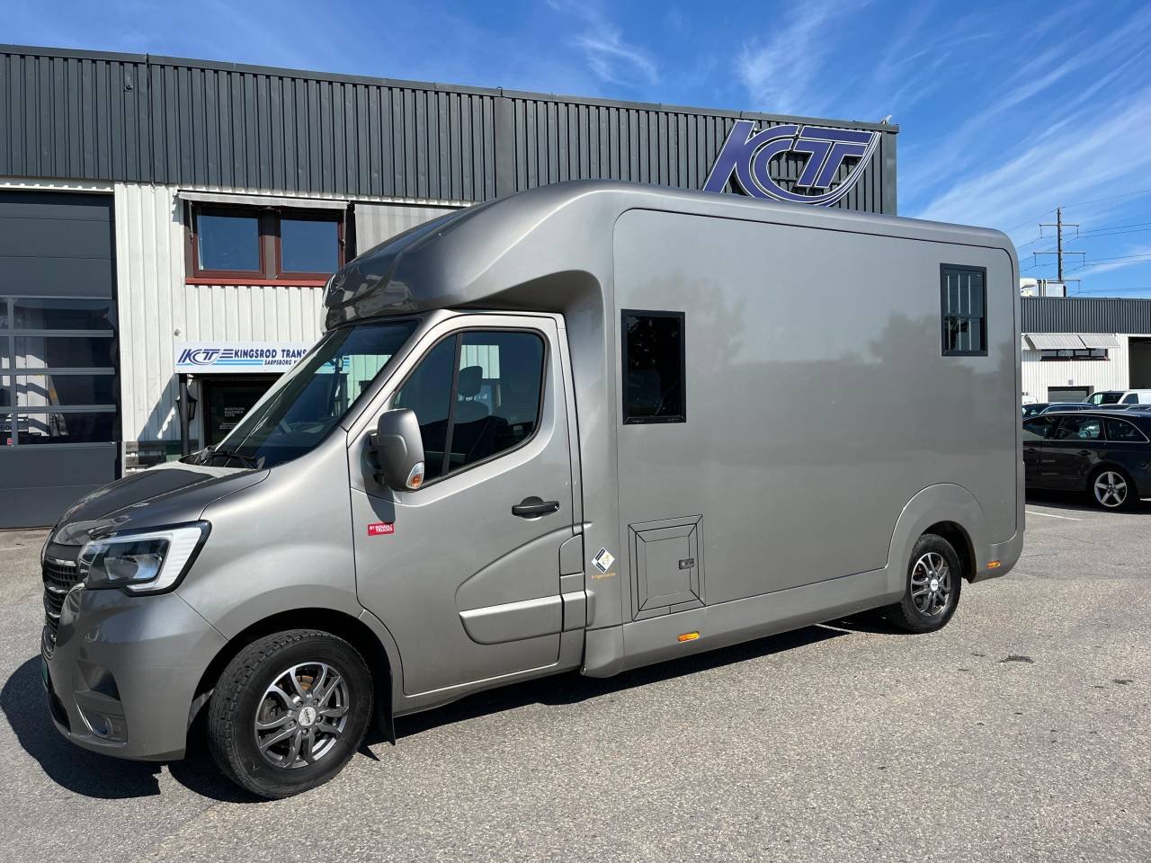 STX 5 sits med bominredning b...