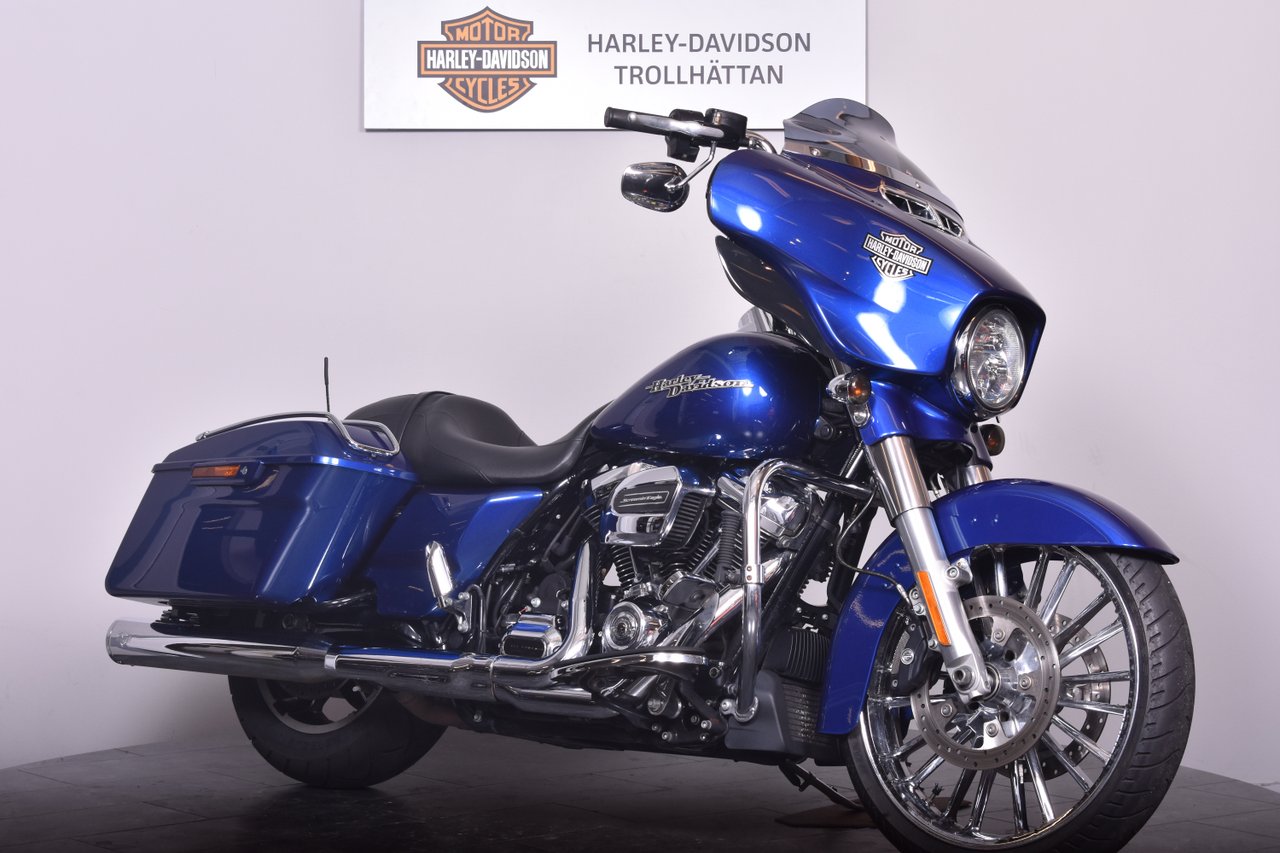 Harley-Davidson STREET GLIDE ...
