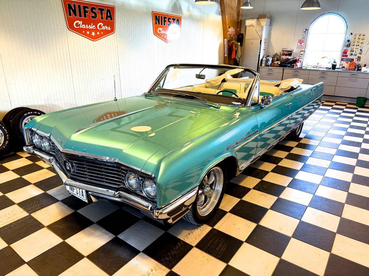 Buick Electra 225 Custom Conv...