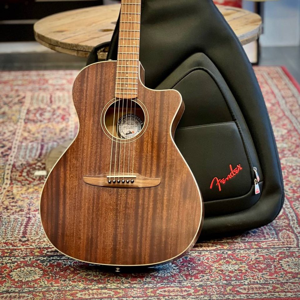 Begagnad Fender Newporter Spe...