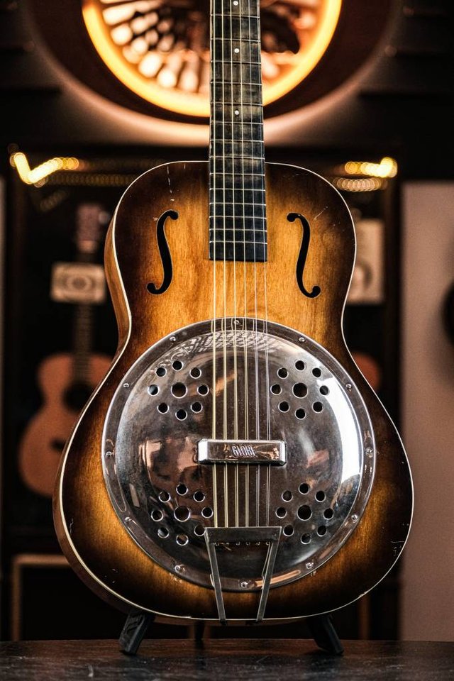 1930s Globe Resonator Guitar ...