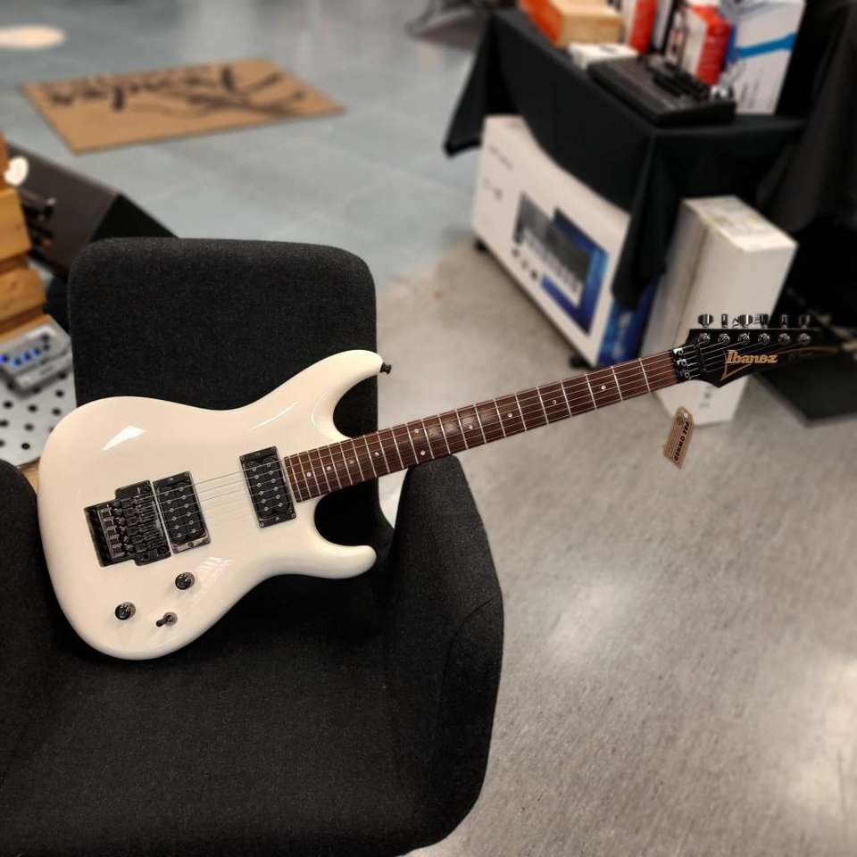 Ibanez JS1000