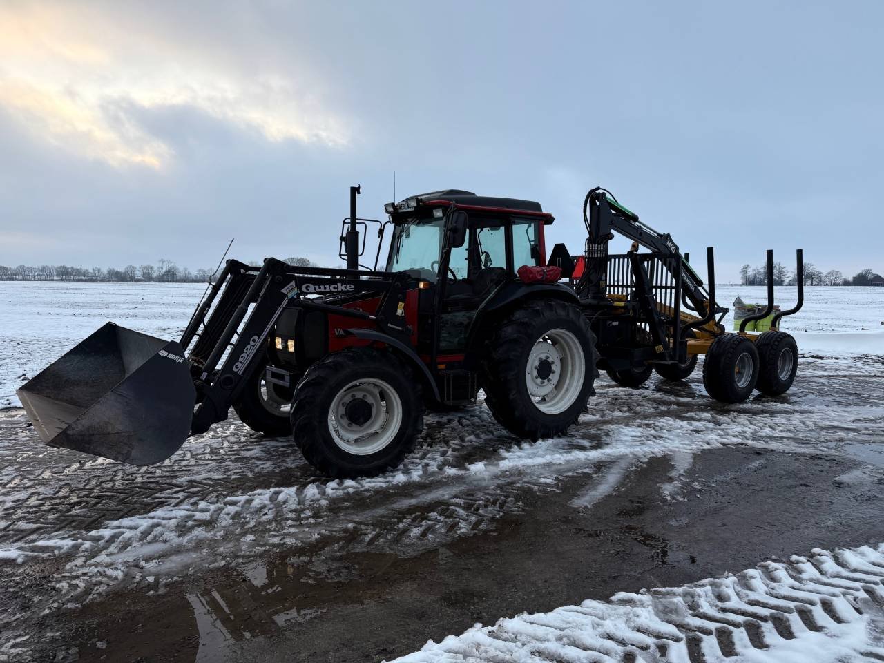 Traktor Valtra Valmet 700 med...