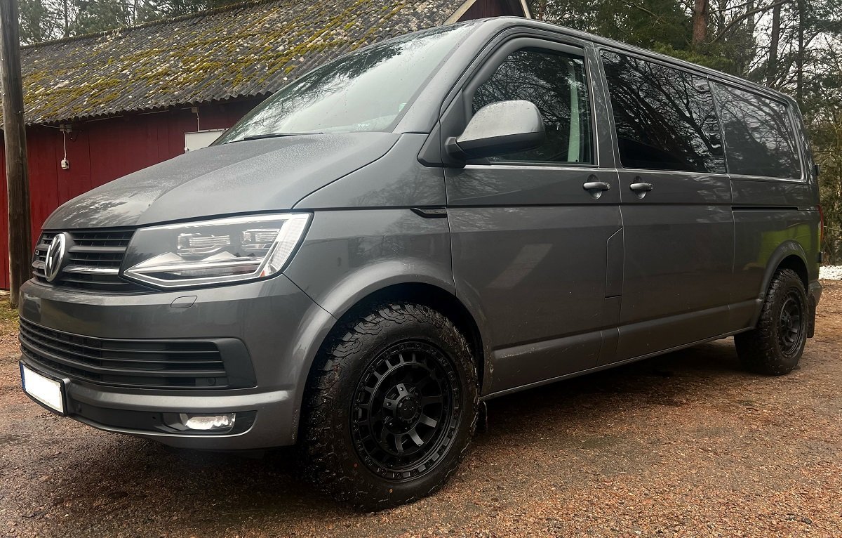 Nya fälgar med däck till VW T...