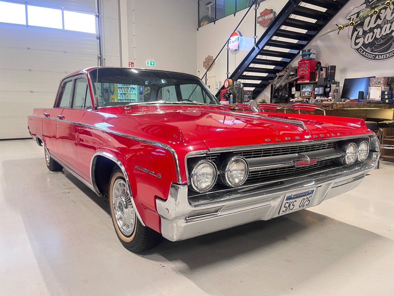 Oldsmobile Super 88 Celebrity...