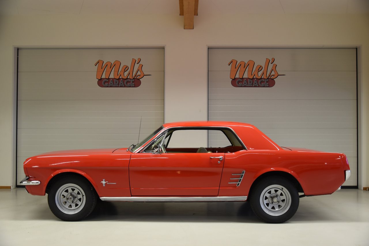 Ford Mustang 2-dr Hardtop Rak...