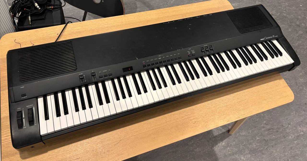 Yamaha Clavinova PF P-100 Dig...