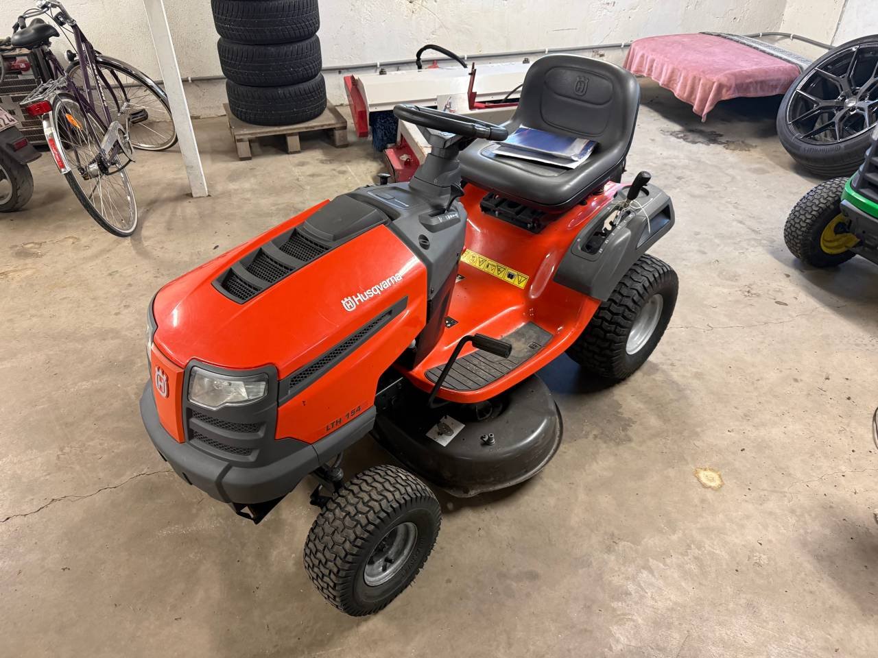 Husqvarna LTH 154 Åkgräsklippare