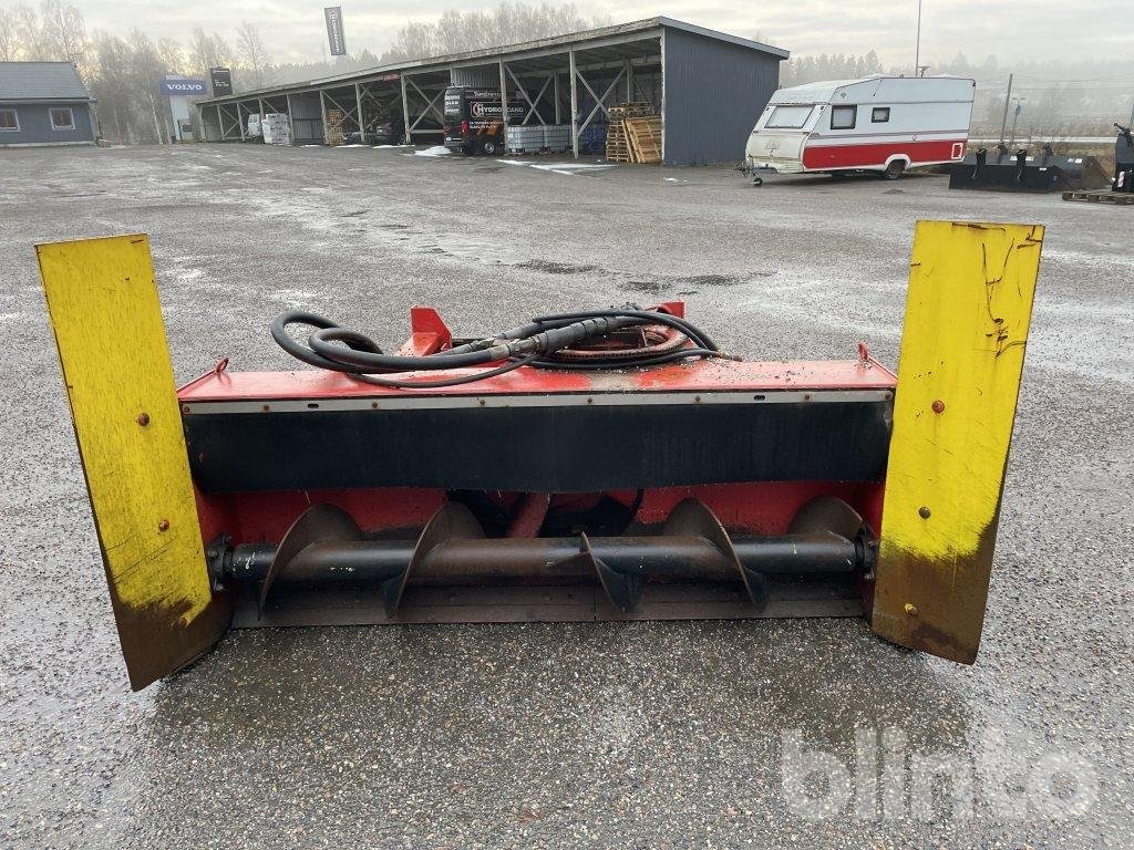 Frontmonterad snöslunga Med t...