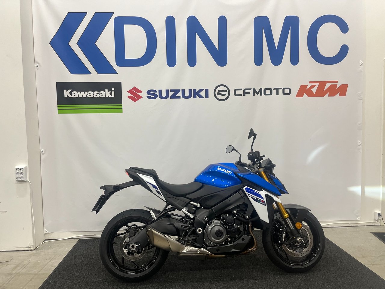 Suzuki GSX-S1000 "Demo"