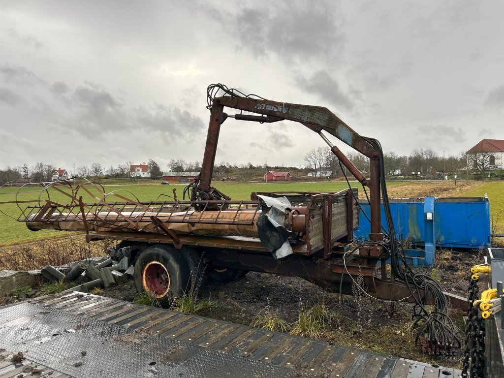 Traktorvagn med kran