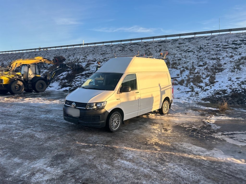 Lätt lastbil VOLKSWAGEN, Tran...