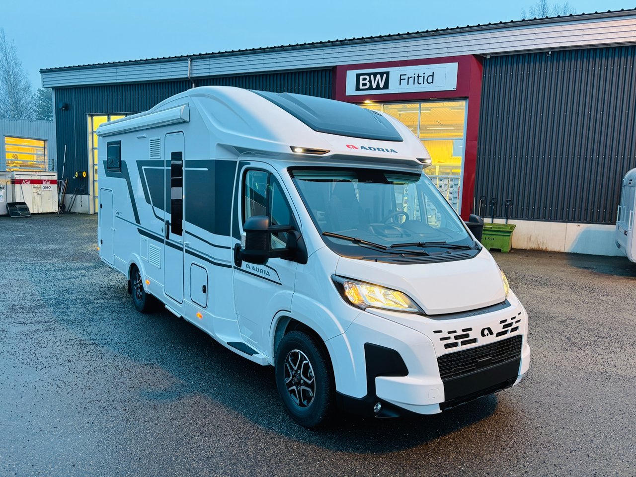 Adria Coral Plus 670 SL - Lån...