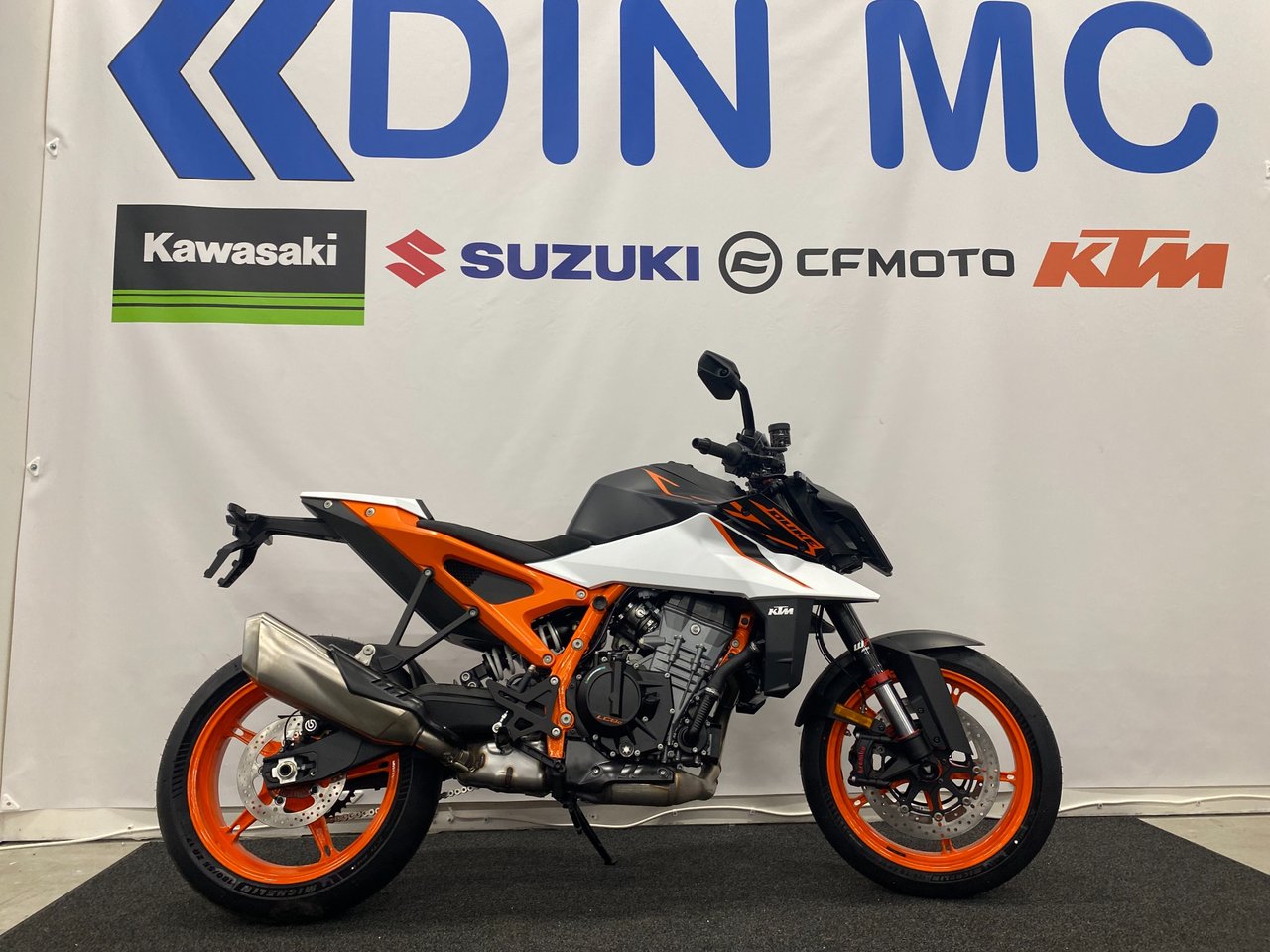 KTM 990 Duke R "Fabriksny hoj...