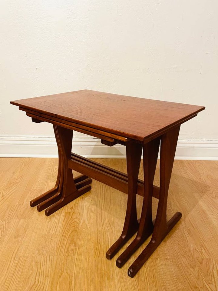 Satsbord, sidobord teak, soff...