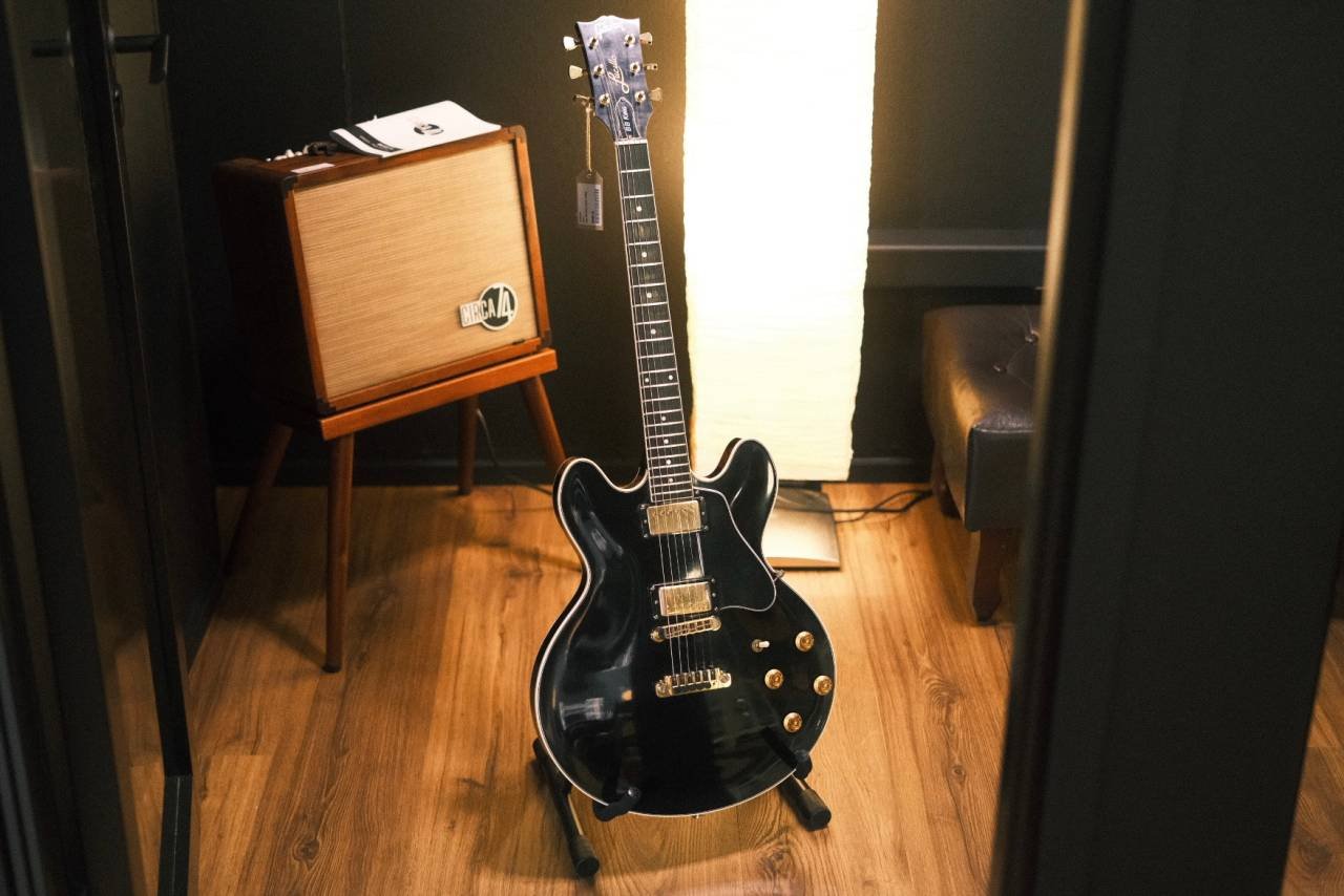 Beg. Gibson BB King ‘Lucille’...