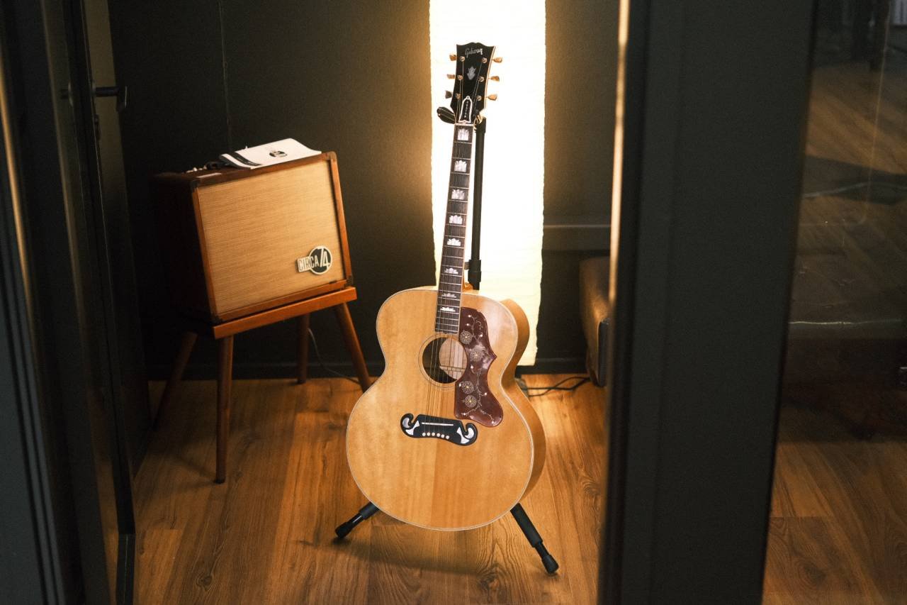 Beg. Gibson J200N 1969 - Musi...