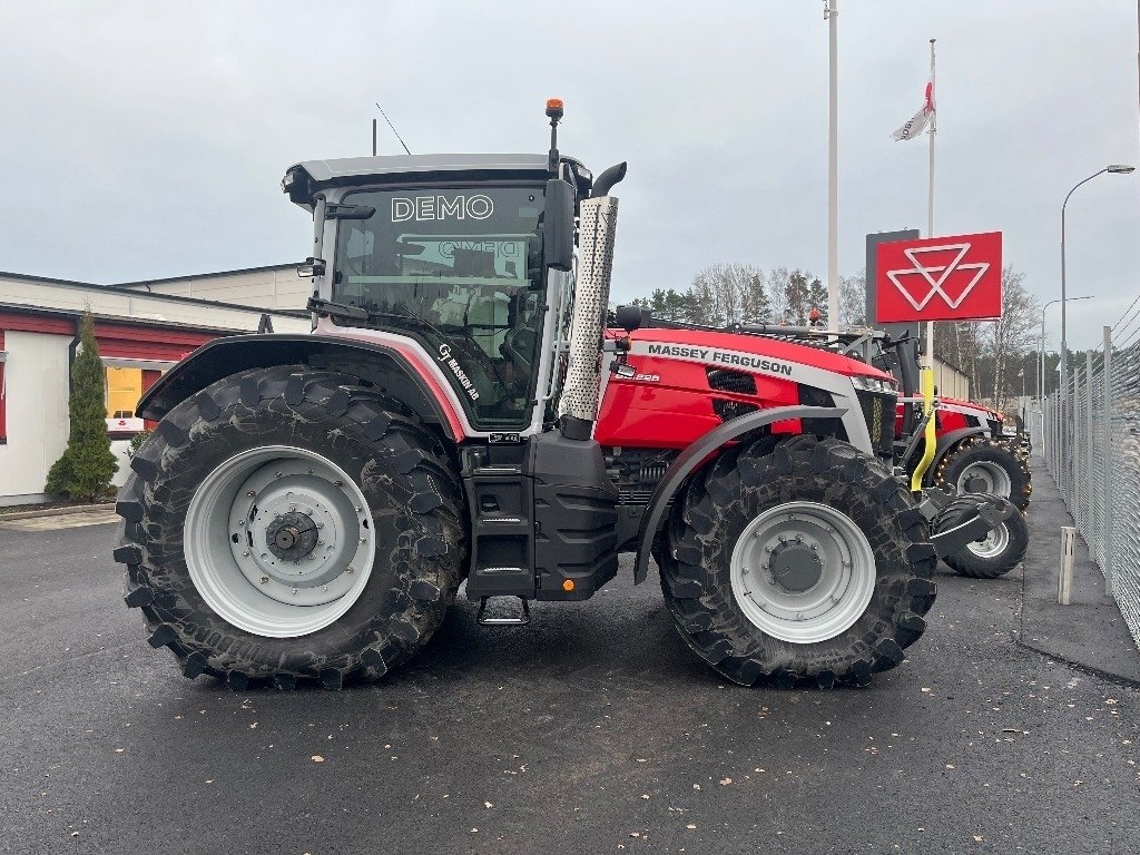 Massey Ferguson 8S.225 DYNA-V...