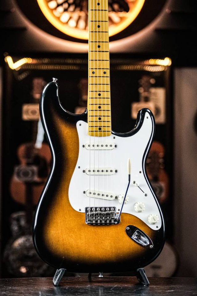 1995 Fender Stratocaster ST-5...