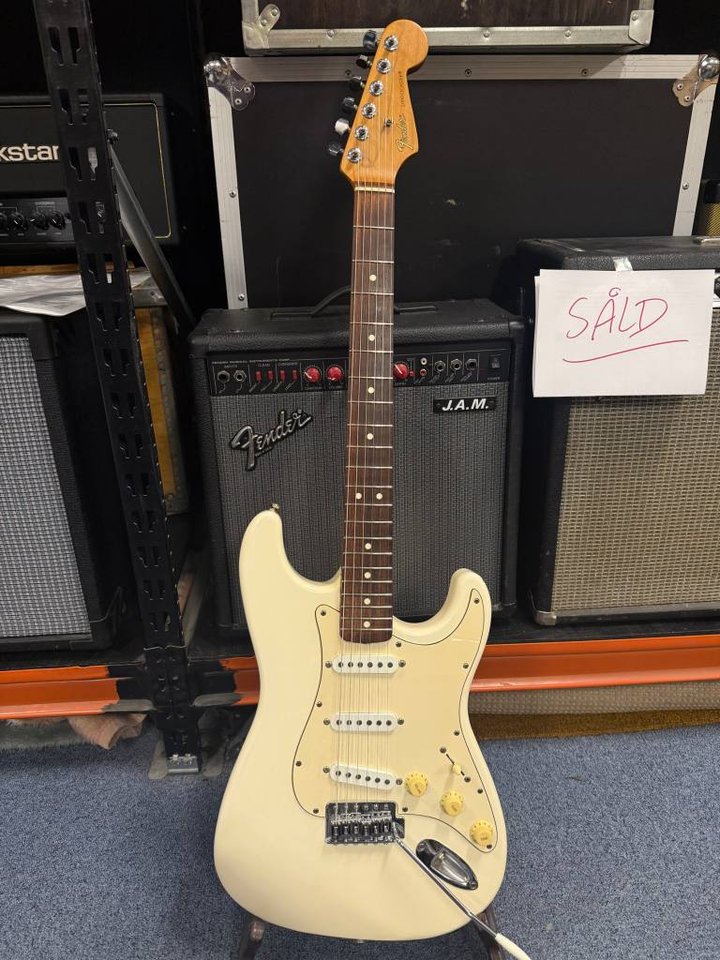 Fender Stratocaster Made in J...