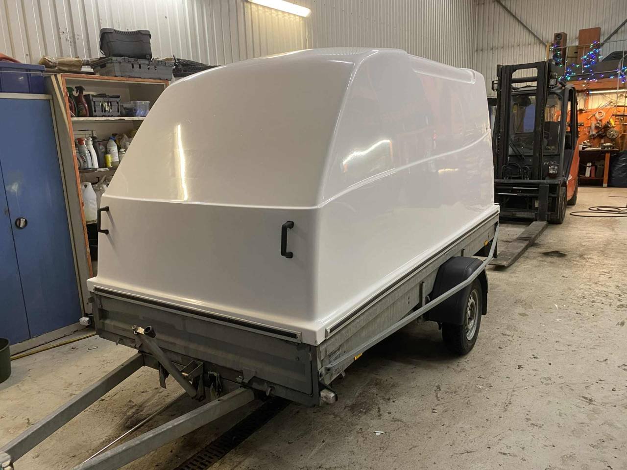 Tippbart skåpsläp Brenderup C...