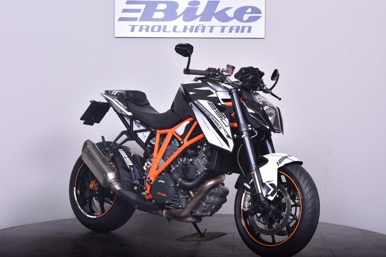 KTM 1290 SUPER DUKE R AKRAPOV...