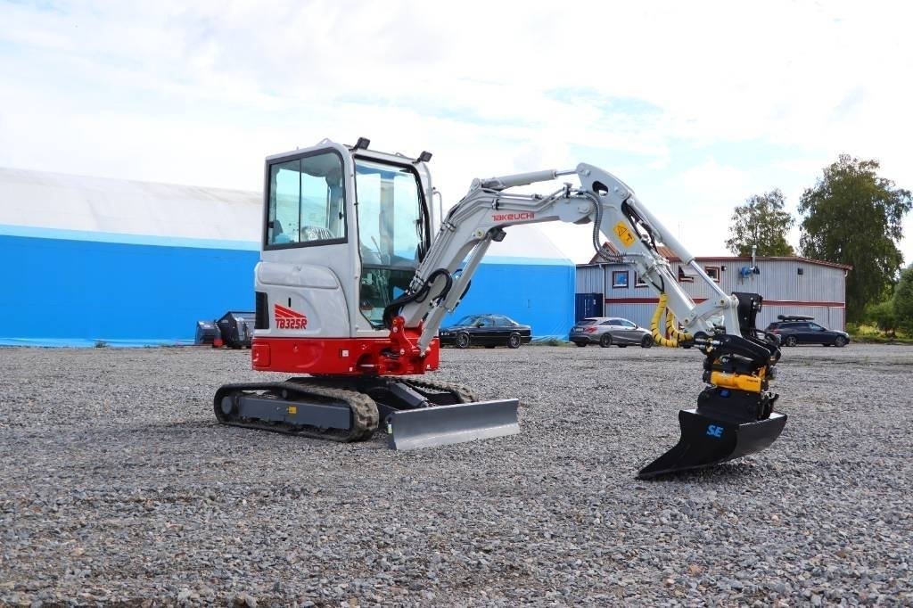 Takeuchi TB325R