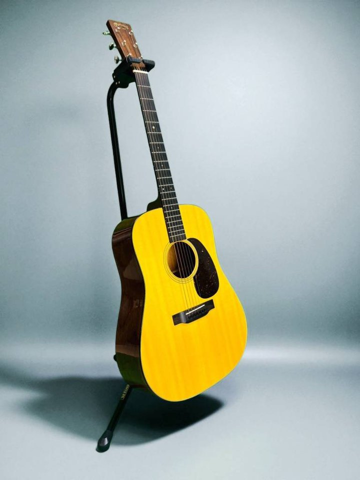 Martin D-18 2023