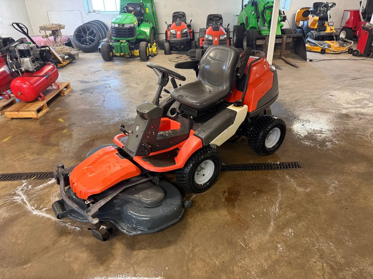 Husqvarna R422 TS AWD