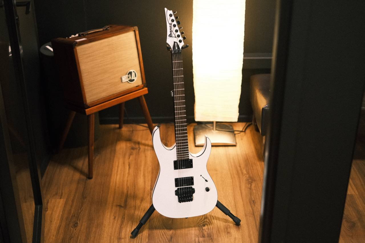 Beg. Ibanez MTM2 Mich Thomson...