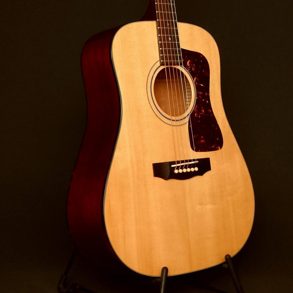 Guild D-40 Traditional - Demo...