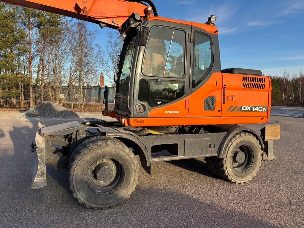 Doosan DX 140 W