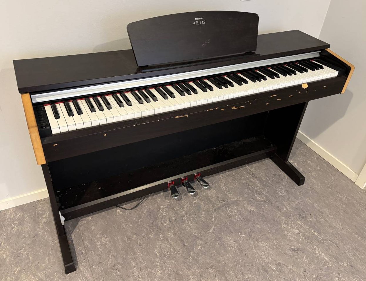Yamaha Arius YDP-141 Digitalp...