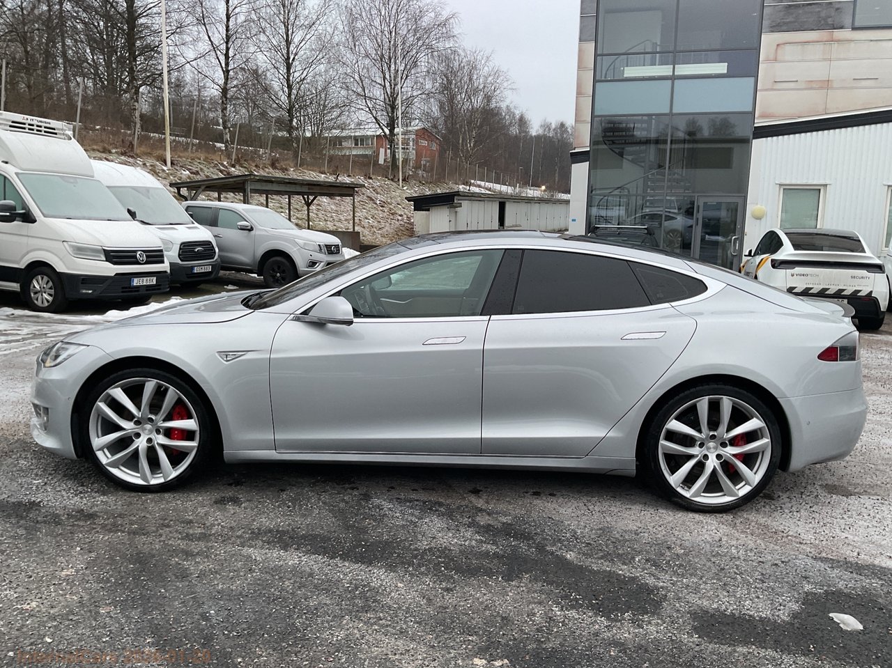 Tesla Model S VI SÖKER OCH KÖ...