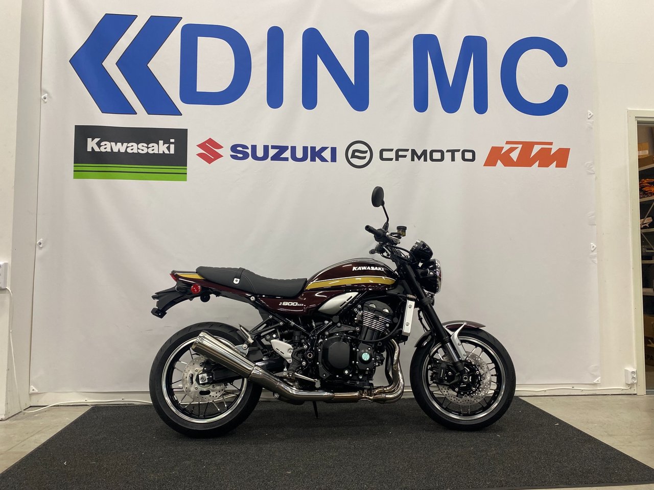 Kawasaki Z900RS "Fabriksny ho...