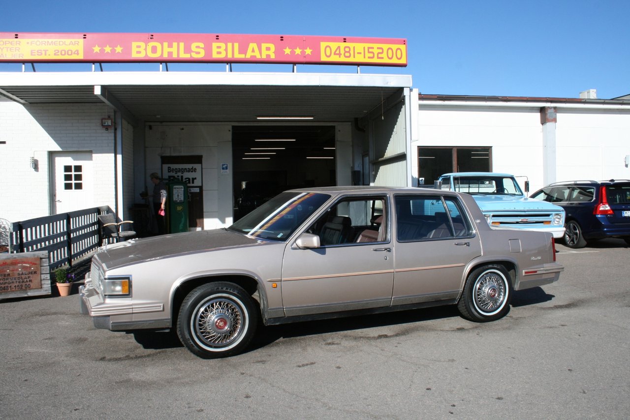 Cadillac De Ville Sedan V8