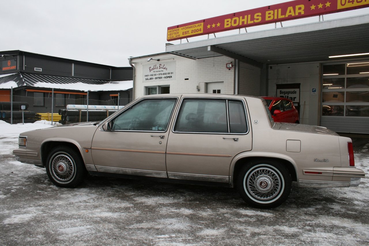 Cadillac De Ville Sedan