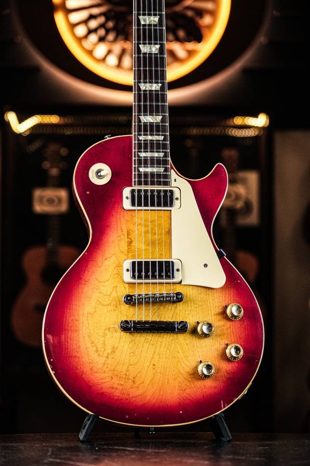 1974 Gibson Les Paul Deluxe s...