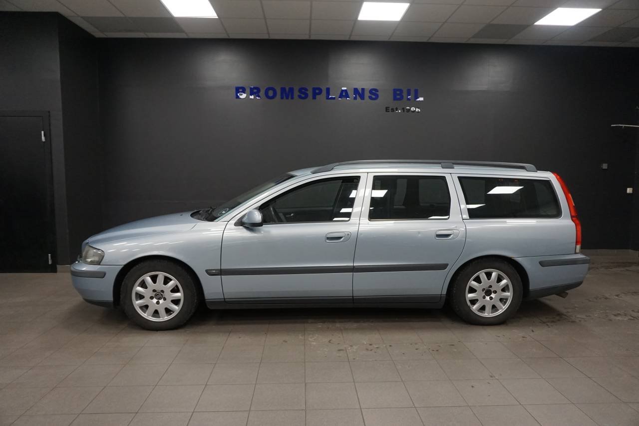 VOLVO V70 2,4 A-traktor- 2001