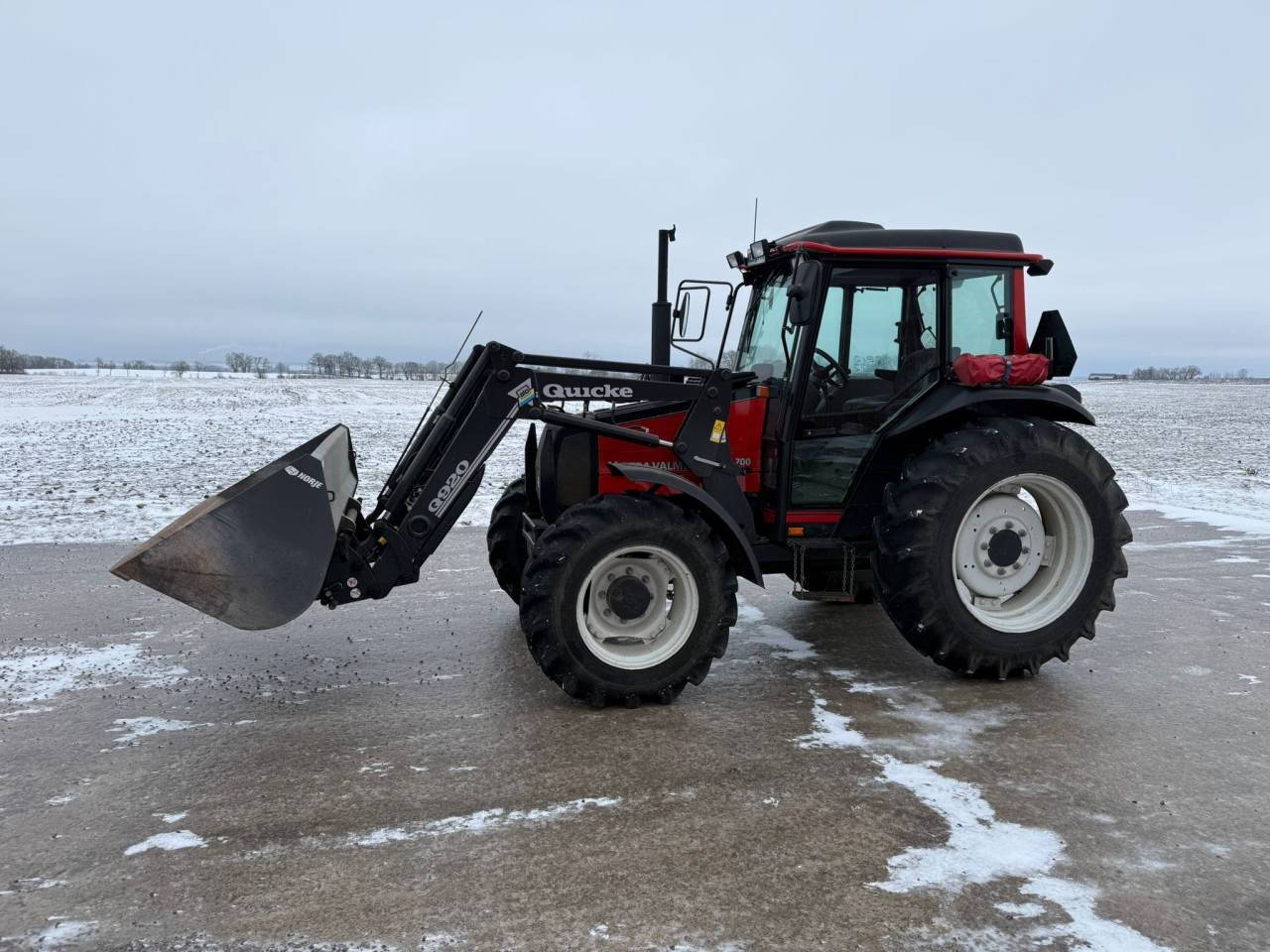 Traktor Valtra Valmet 700 sko...