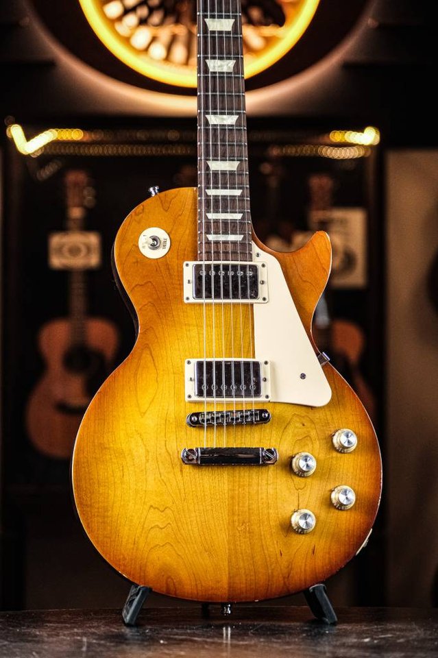 2011 Gibson Les Paul Studio 5...