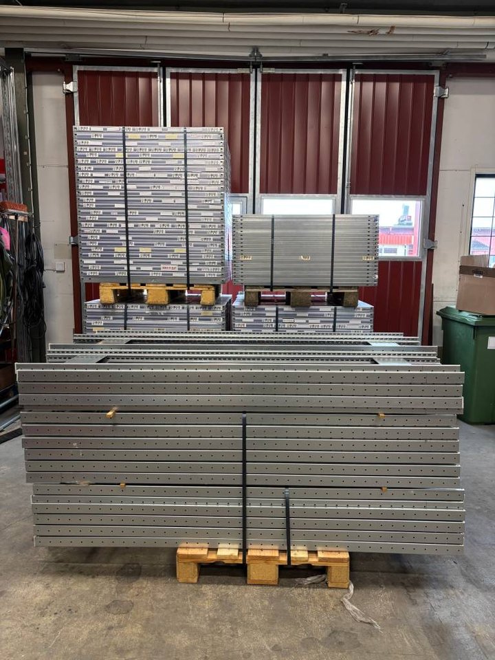 Begagnat hyllställ i nyskick