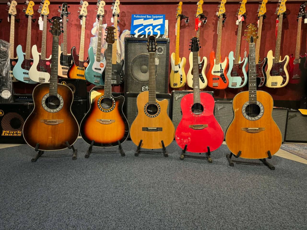 Ovationgitarrer hos Musikalen