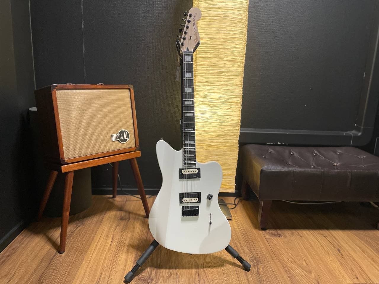 Beg. Fender Jazzmaster Jim Ro...