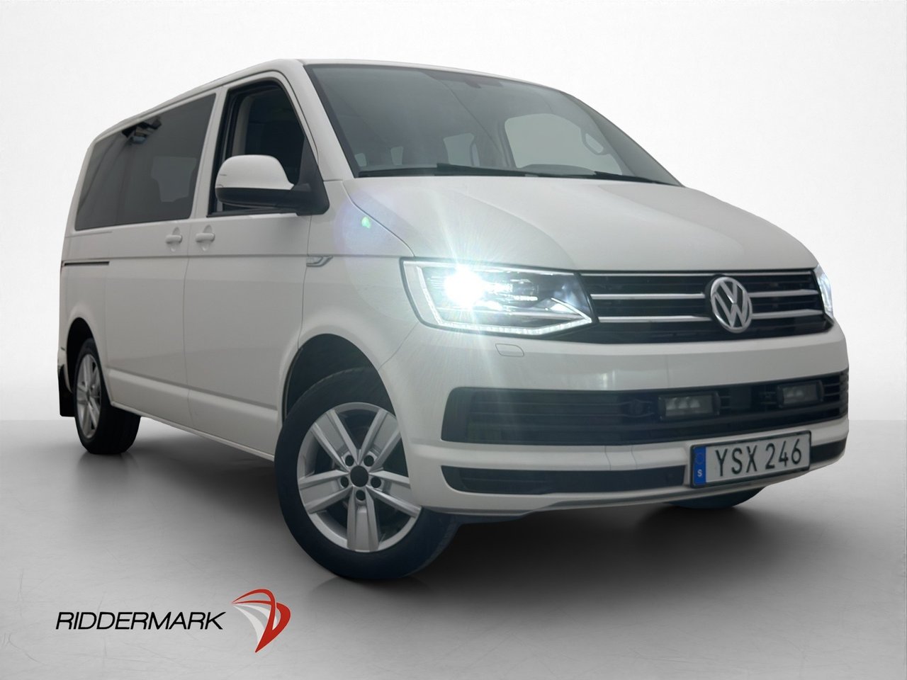 Volkswagen Multivan 2.0TSI Vä...