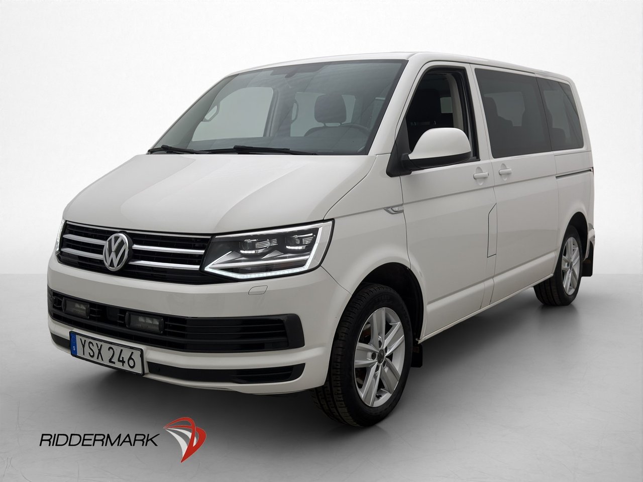 Volkswagen Multivan 2.0TSI Vä...