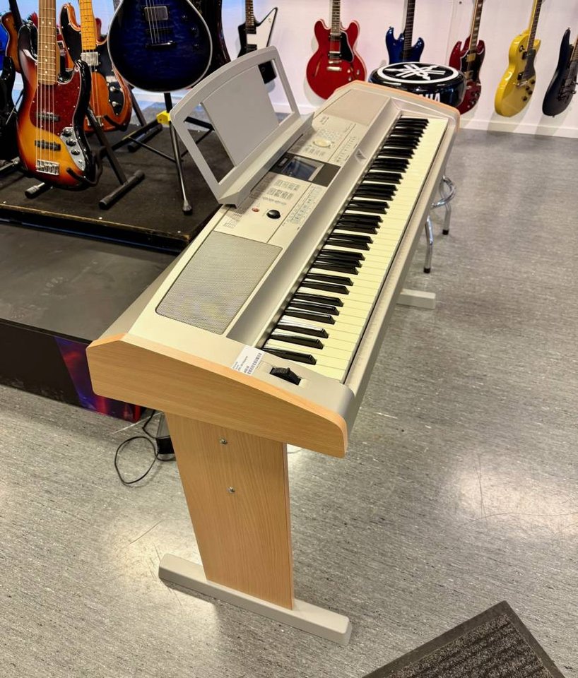 Yamaha DGX-505