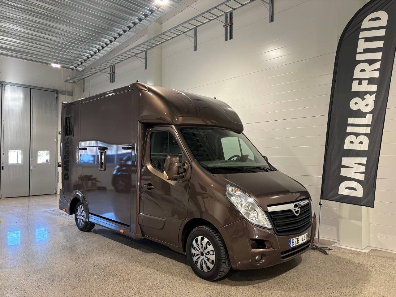 B-kortsbil 3sits med hög last...