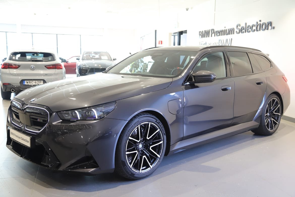 BMW M5 Touring B&W / Panorama...