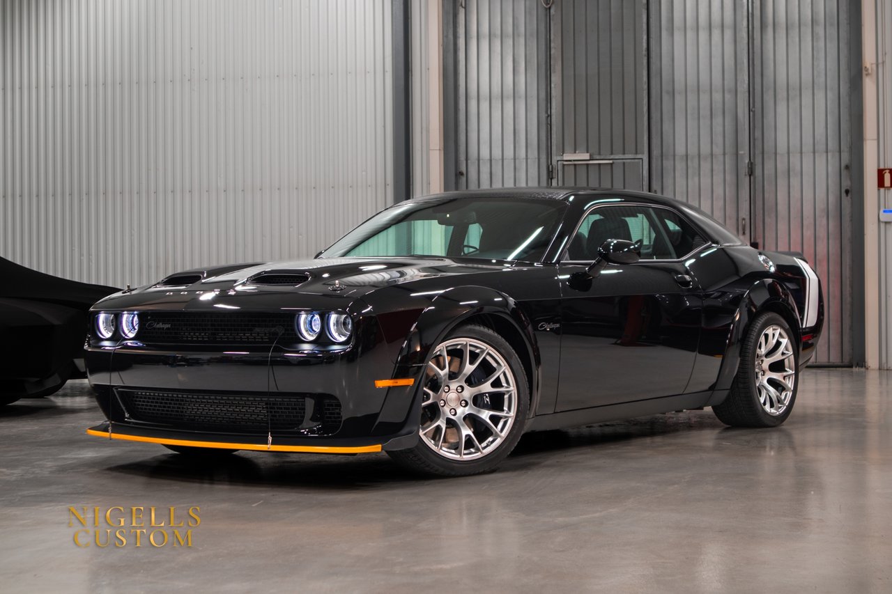 Dodge Challenger SRT Black Gh...